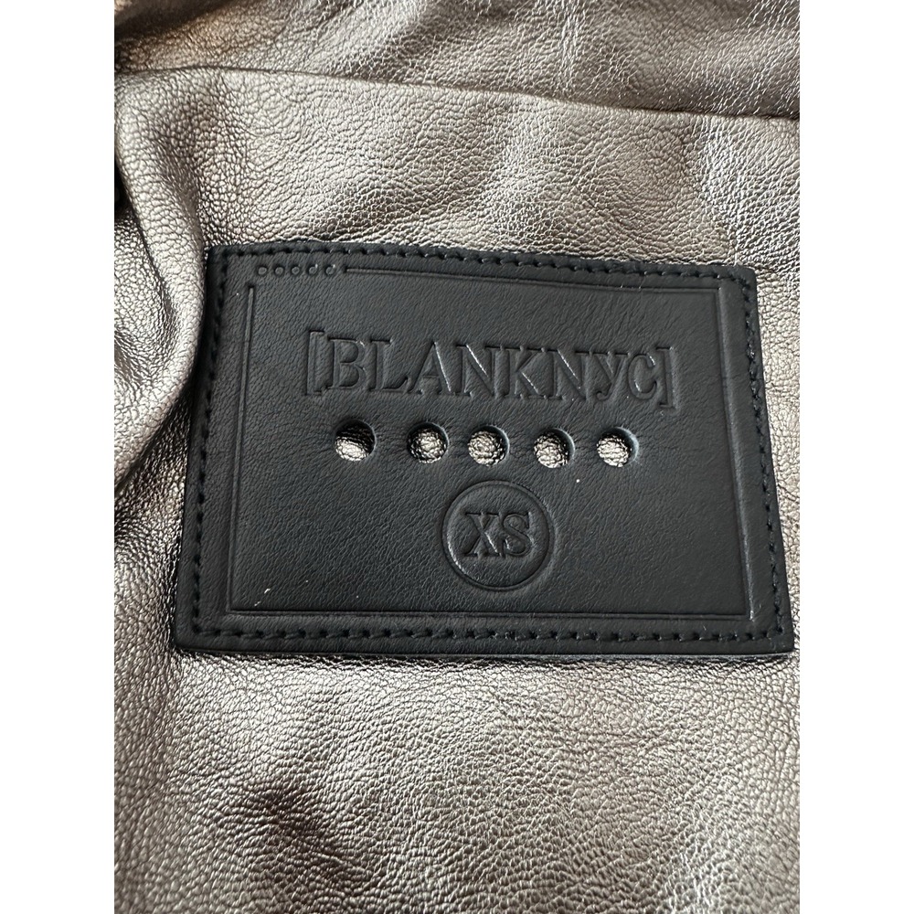 New Blank NYC Jacket Women's XS Silver Faux Leather Pockets Moto Crop Outdoor - Picture 3 of 13